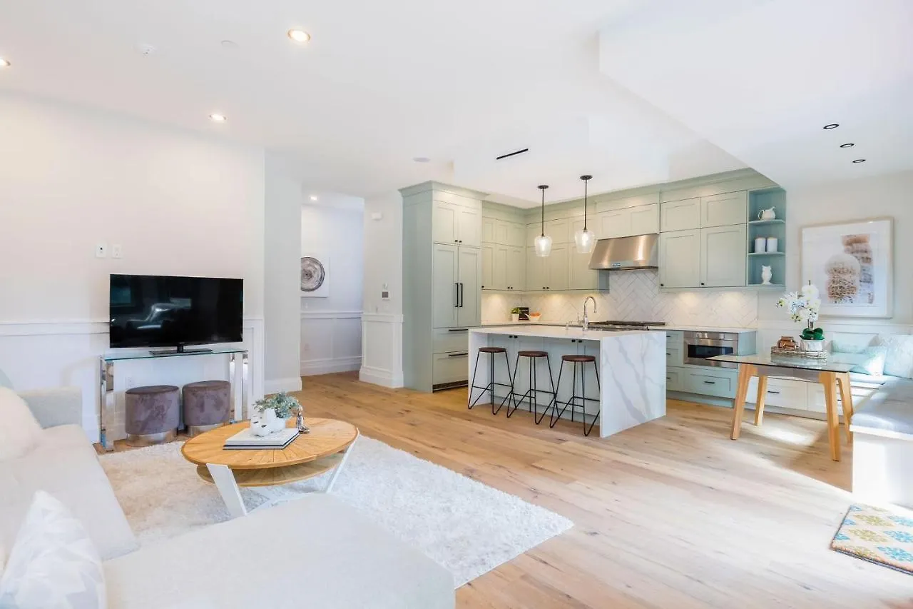 홈스테이 Easeful 2 Bedroom Unit Near English Bay 밴쿠버