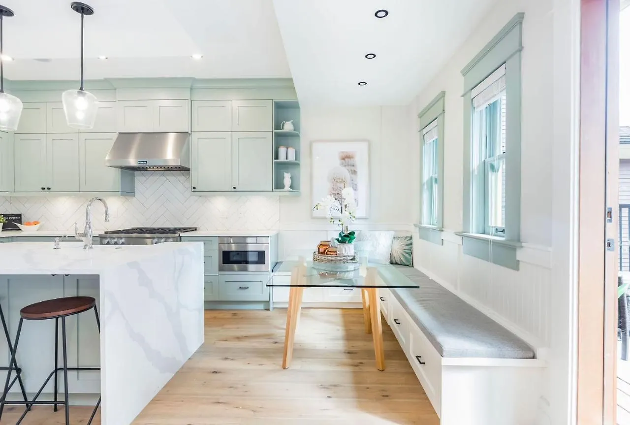 Easeful 2 Bedroom Unit Near English Bay 밴쿠버 0*,