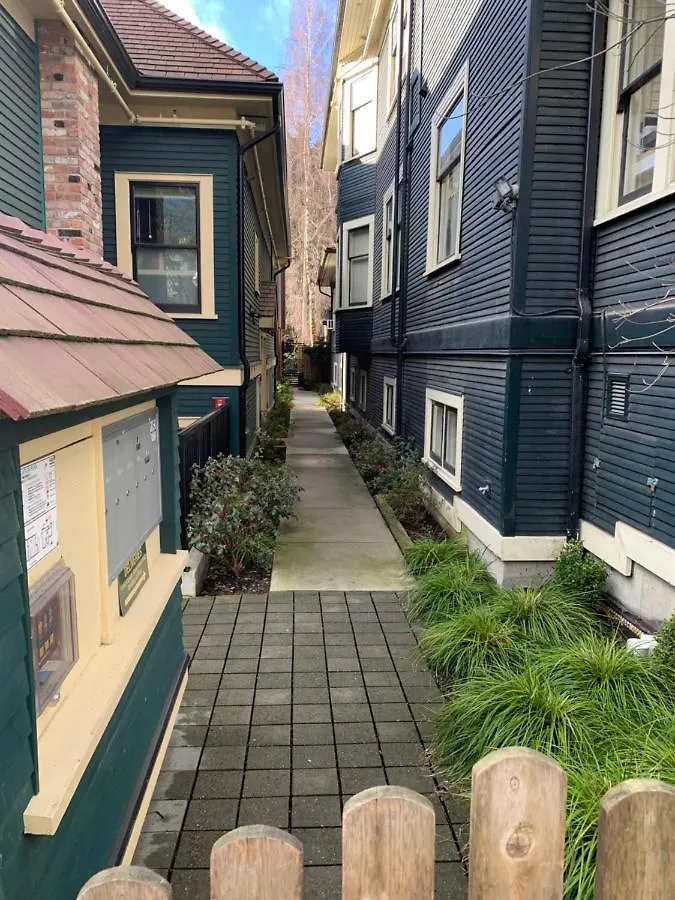 Easeful 2 Bedroom Unit Near English Bay 밴쿠버 캐나다