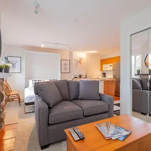  Holiday home Eagle By Outpost Canada