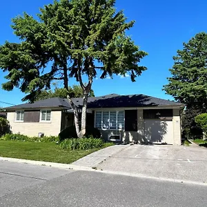  Homestay Brand New Lower With Exclusive Bathroom Canada